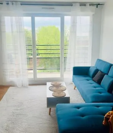 Apartment Cergy- Face A L'essec A 4 Min Du Rer A
